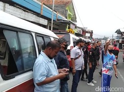 Sejumlah Sopir Angkot di Garut Sweeping Pengamen yang Palak Rekannya