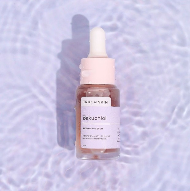 Berbeda dengan serum yang lainnya, tekstur ini tidak berbahan dasar minyak sehingga lebih mudah menyerap.