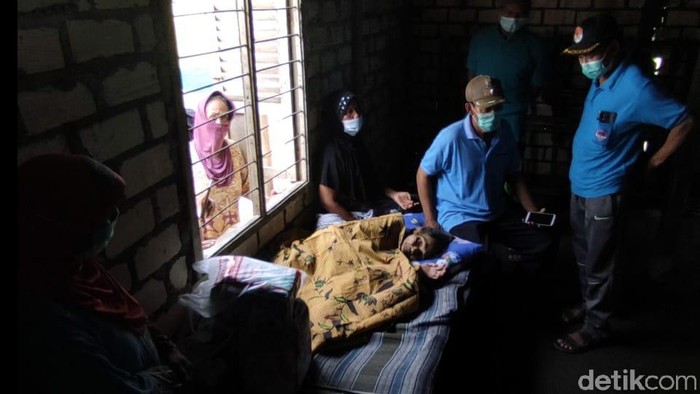 viral video nenek di lamongan sebatang kara viral video nenek di lamongan sebatang kara