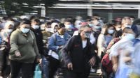 PSBB Berlaku Lagi, Penumpang Menumpuk di Stasiun Bekasi