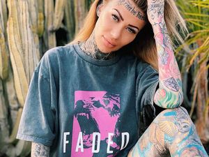 Penampilan Wanita yang Tato 95% Tubuhnya, Termasuk Ketiak dan Area Intim