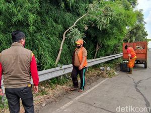 Pemkot Bekasi OTT Warga Penyampah Pinggir Jl Akes Tol Kalimalang Pemkot Bekasi OTT Warga Penyampah Pinggir Jl Akes Tol Kalimalang