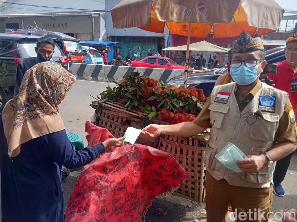 Warga Belum Tertib Prokes, PPKM Kabupaten Cirebon Diperpanjang Warga Belum Tertib Prokes, PPKM Kabupaten Cirebon Diperpanjang