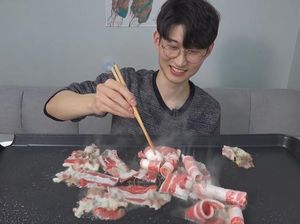 7 Cara Makan Korean BBQ yang Benar Menurut Orang Korea Asli!