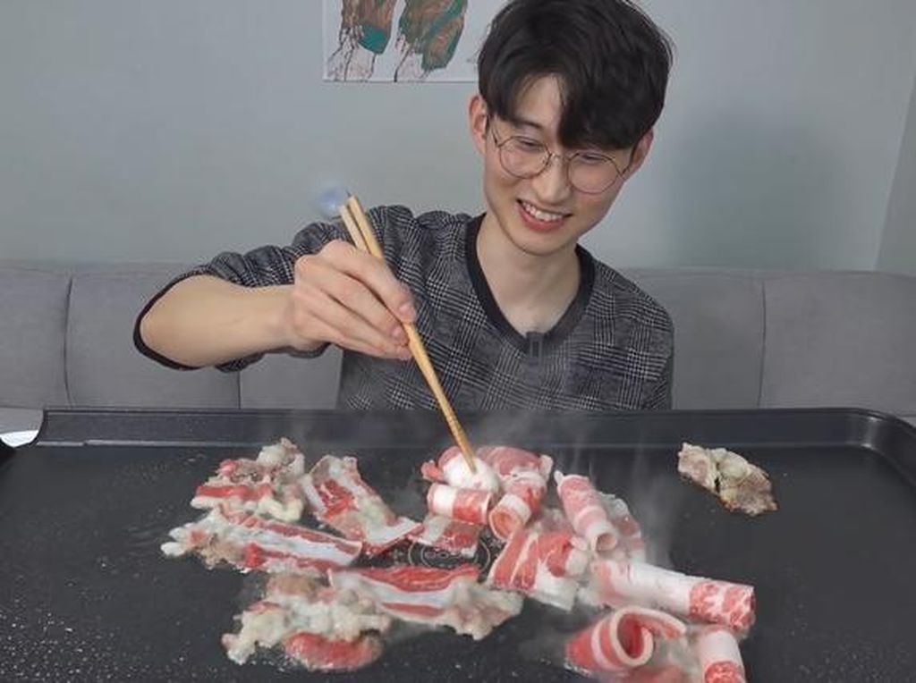 7 Cara Makan Korean BBQ yang Benar Menurut Orang Korea Asli! 7 Cara Makan Korean BBQ yang Benar Menurut Orang Korea Asli!