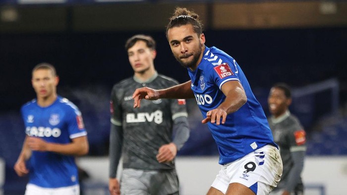 LIVERPOOL, ENGLAND - JANUARY 24: Dominic Calvert-Lewin of Everton celebrates after scoring their teams first goal during the Emirates FA Cup Fourth Round match between Everton and Sheffield Wednesday at Goodison Park on January 24, 2021 in Liverpool, England. Sporting stadiums around the UK remain under strict restrictions due to the Coronavirus Pandemic as Government social distancing laws prohibit fans inside venues resulting in games being played behind closed doors. (Photo by Clive Brunskill/Getty Images)