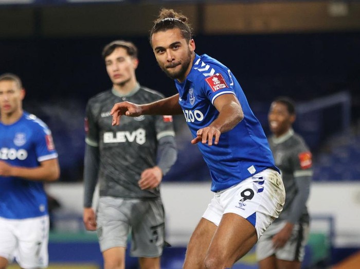 LIVERPOOL, ENGLAND - JANUARY 24: Dominic Calvert-Lewin of Everton celebrates after scoring their team's first goal during the Emirates FA Cup Fourth Round match between Everton and Sheffield Wednesday at Goodison Park on January 24, 2021 in Liverpool, England. Sporting stadiums around the UK remain under strict restrictions due to the Coronavirus Pandemic as Government social distancing laws prohibit fans inside venues resulting in games being played behind closed doors. (Photo by Clive Brunskill/Getty Images)