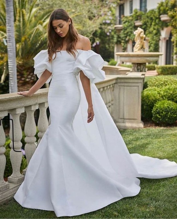 Sama seperti namanya, gaun yang satu ini ketat pada bagian atas dan melebar pada bagian bawah seperti ekor duyung.