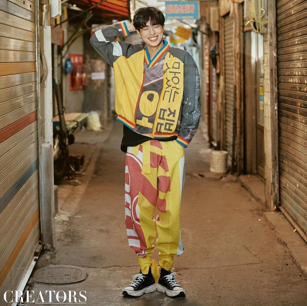 Hasil kolaborasi Darcygom bersama produk makanan Ottogi yang dibuat dari spanduk.