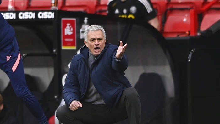 Tottenhams manager Jose Mourinho gives instructions during the English Premier League soccer match between Sheffield United and Tottenham Hotspur at the Bramall Lane stadium in Sheffield, England, Sunday, Jan.17, 2021. (Stu Forster/Pool via AP)