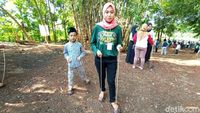 Di Era Gadget, Anak-anak Ini Malah Asyik Main Permainan Tradisional