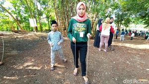 Di Era Gadget, Anak-anak Ini Malah Asyik Main Permainan Tradisional