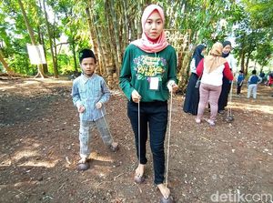 Di Era Gadget, Anak-anak Ini Malah Asyik Main Permainan Tradisional