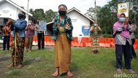 Ketika Para Lansia Senam di Pengungsian