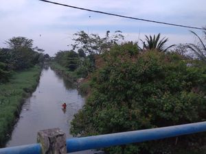 Warga Keluhkan Banyak Sampah di Sungai Bedera di Medan Tiap Selesai Hujan