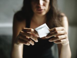 Duh! Wanita Ini Sengaja Lubangi Kondom Biar Hamil, Berakhir Dipenjara Duh! Wanita Ini Sengaja Lubangi Kondom Biar Hamil, Berakhir Dipenjara