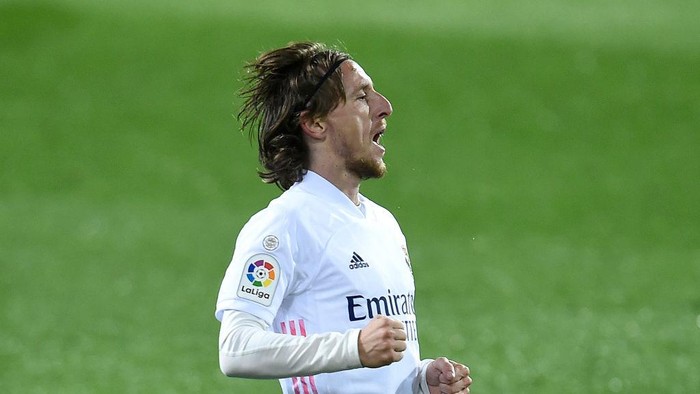 EIBAR, SPAIN - DECEMBER 20: Luka Modric of Real Madrid celebrates after scoring their teams second goal during the La Liga Santander match between SD Eibar and Real Madrid at Estadio Municipal de Ipurua on December 20, 2020 in Eibar, Spain. Sporting stadiums around Spain remain under strict restrictions due to the Coronavirus Pandemic as Government social distancing laws prohibit fans inside venues resulting in games being played behind closed doors. (Photo by Juan Manuel Serrano Arce/Getty Images)