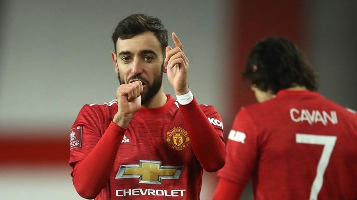 MANCHESTER, ENGLAND - JANUARY 24: Bruno Fernandes of Manchester United celebrates after scoring their sides third goal from a free kick during The Emirates FA Cup Fourth Round match between Manchester United and Liverpool at Old Trafford on January 24, 2021 in Manchester, England. Sporting stadiums around the UK remain under strict restrictions due to the Coronavirus Pandemic as Government social distancing laws prohibit fans inside venues resulting in games being played behind closed doors. (Photo by Martin Rickett - Pool/Getty Images)