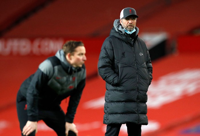 MANCHESTER, ENGLAND - JANUARY 24: Jurgen Klopp, Manager of Liverpool looks on ahead of The Emirates FA Cup Fourth Round match between Manchester United and Liverpool at Old Trafford on January 24, 2021 in Manchester, England. Sporting stadiums around the UK remain under strict restrictions due to the Coronavirus Pandemic as Government social distancing laws prohibit fans inside venues resulting in games being played behind closed doors. (Photo by Phil Noble - Pool/Getty Images)