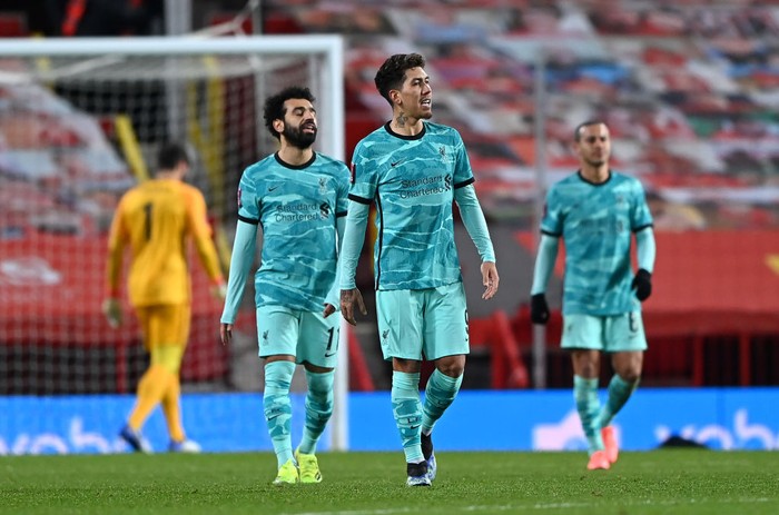 MANCHESTER, ENGLAND - JANUARY 24: Roberto Firminho of Liverpool and team mate Mohamed Salah (L) look dejected after Bruno Fernandes (Not pictured) of Manchester United scores their sides third goal from a free kick during The Emirates FA Cup Fourth Round match between Manchester United and Liverpool at Old Trafford on January 24, 2021 in Manchester, England. Sporting stadiums around the UK remain under strict restrictions due to the Coronavirus Pandemic as Government social distancing laws prohibit fans inside venues resulting in games being played behind closed doors. (Photo by Laurence Griffiths/Getty Images)