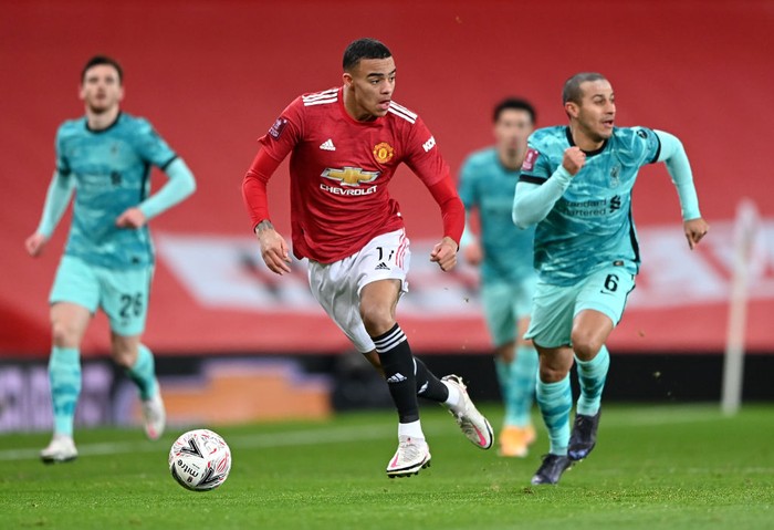 MANCHESTER, ENGLAND - JANUARY 24: Mason Greenwood of Manchester United looks to break past Thiago of Liverpool during The Emirates FA Cup Fourth Round match between Manchester United and Liverpool at Old Trafford on January 24, 2021 in Manchester, England. Sporting stadiums around the UK remain under strict restrictions due to the Coronavirus Pandemic as Government social distancing laws prohibit fans inside venues resulting in games being played behind closed doors. (Photo by Laurence Griffiths/Getty Images)