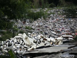 Pemkot Bekasi Targetkan Angkut Sampah Selapangan Bola Selesai Sebulan