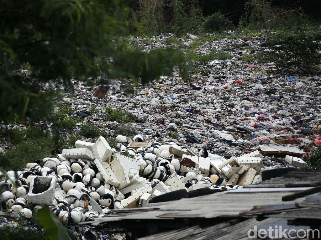 Ini Tumpukan Sampah yang Bikin Resah Warga Bekasi Ini Tumpukan Sampah yang Bikin Resah Warga Bekasi