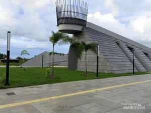 Monumen Kapsul Waktu Merauke, Markas Avengers dan Harapan 70 Tahun ke Depan Monumen Kapsul Waktu Merauke, Markas Avengers dan Harapan 70 Tahun ke Depan