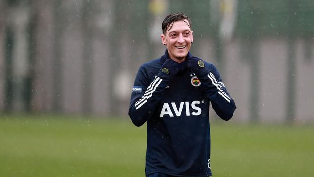 Mesut Oezil menjalani latihan perdana bersama Fenerbahce, Senin (25/1/2021).