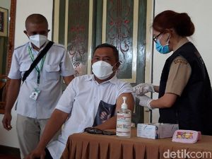 Momen Nakes dan Para Tokoh Boyolali Divaksinasi COVID-19