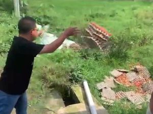 Peternak di Magetan Buang Telur Lampiaskan Rasa Kecewa Lalu Minta Maaf Peternak di Magetan Buang Telur Lampiaskan Rasa Kecewa Lalu Minta Maaf
