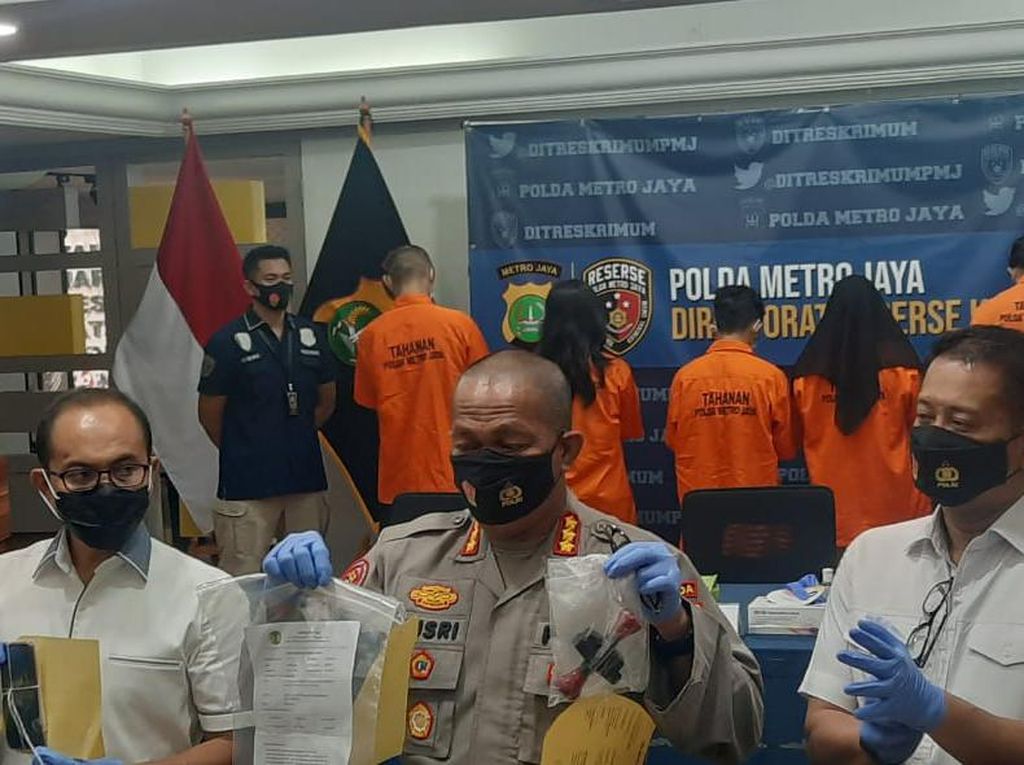 Lagi-lagi Pemalsu Hasil Tes Swab Ditangkap Polisi Lagi-lagi Pemalsu Hasil Tes Swab Ditangkap Polisi
