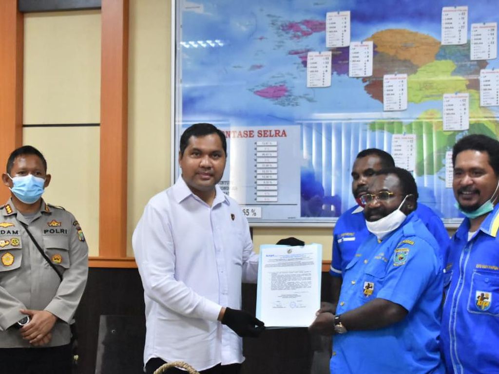 Diduga Rasis ke Natalius Pigai, Politikus Hanura Ambroncius Nababan Dipolisikan Diduga Rasis ke Natalius Pigai, Politikus Hanura Ambroncius Nababan Dipolisikan