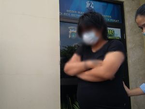 Hasil Tes Kejiwaan, Wanita Pelaku Mesum di Halte Senen Alami Gangguan Mental Hasil Tes Kejiwaan, Wanita Pelaku Mesum di Halte Senen Alami Gangguan Mental