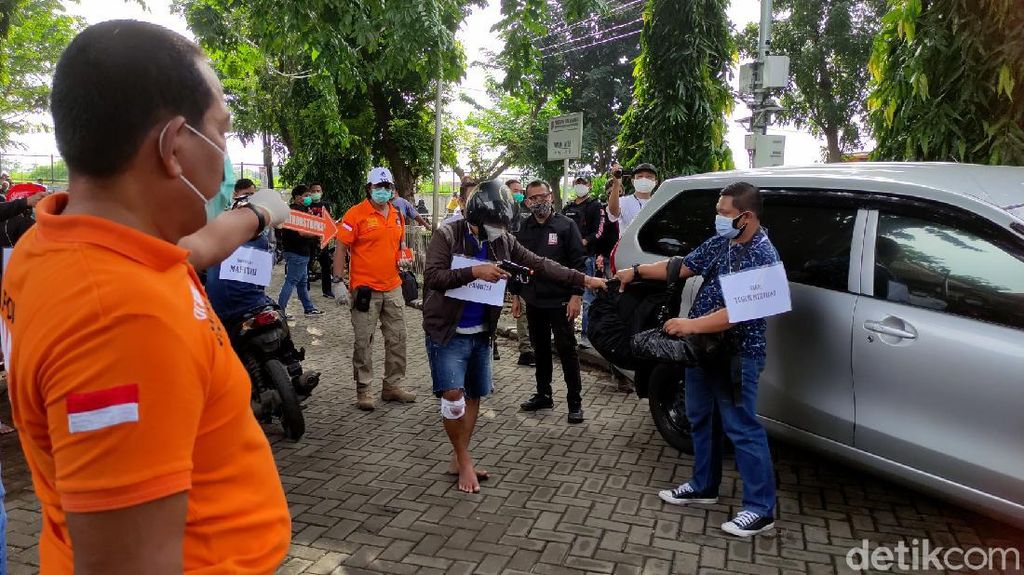 Potret Prarekonstruksi Perampokan Setengah Miliar Rupiah di Semarang