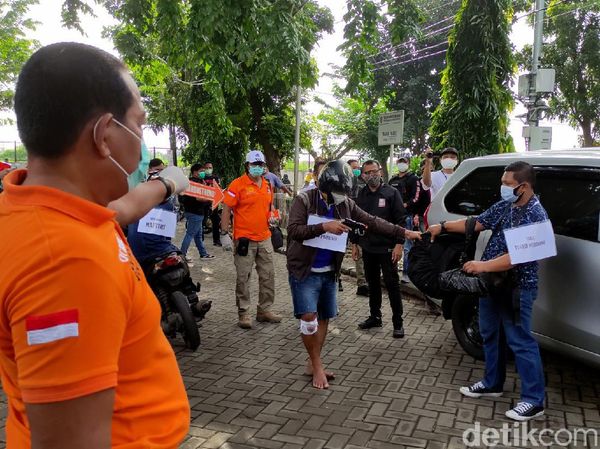 Potret Prarekonstruksi Perampokan Setengah Miliar Rupiah di Semarang