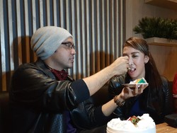 Proses Cerai dari Rio Reifan, Henny Mona Dekat dengan Sandy Tumiwa