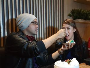Proses Cerai dari Rio Reifan, Henny Mona Dekat dengan Sandy Tumiwa Proses Cerai dari Rio Reifan, Henny Mona Dekat dengan Sandy Tumiwa