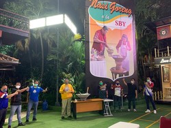 Viral Foto SBY Jualan Nasi Goreng, Ini Faktanya!