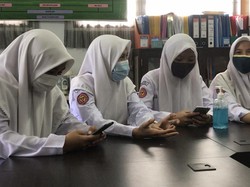 Siswi Nonmuslim di Padang Cerita Pilih Pakai Jilbab ke Sekolah Sejak SD