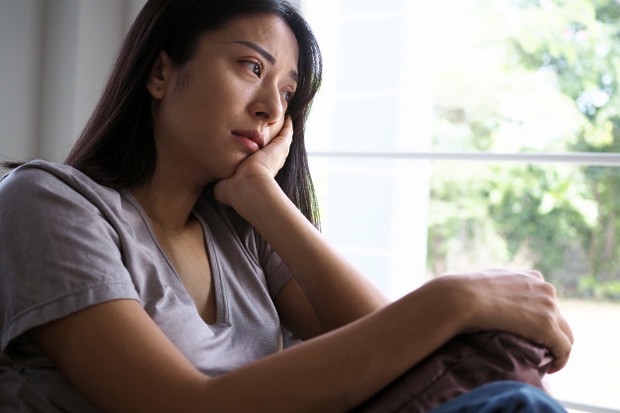 Biasanya, seseorang yang sering overthinking banyak memikirkan hal-hal dalam otaknya. Jika memang harus memikirkan masalah-masalah kehidupan tersebut, luangkanlah waktu untuk hal ini.
