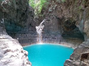Tersihir Cantiknya Air Terjun Waimarang