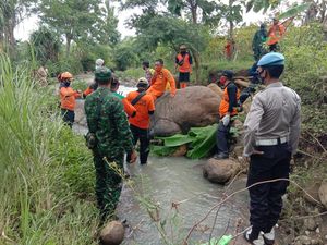 Satu Lagi Pemancing yang Tewas Terseret Arus Sungai di Ngawi Ditemukan Satu Lagi Pemancing yang Tewas Terseret Arus Sungai di Ngawi Ditemukan