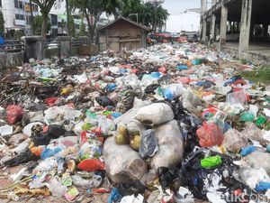 Eks Kadis LHK Jadi Tersangka Kasus Tumpukan Sampah di Pekanbaru