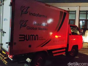 Vaksin COVID-19 Tahap Pertama Tiba di Kota Kediri dengan Pengawalan Ketat