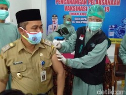 Bupati dan 7 Pejabat Brebes Tak Lolos Syarat Ikuti Vaksinasi Corona