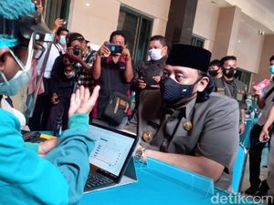 Walkot Tegal Batal Disuntik Vaksin Corona Gegara Kadar Gula Tinggi