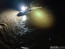 Seorang Wanita Nekat Bunuh Diri Terjun dari Jembatan Setinggi 20 Meter di Ngawi