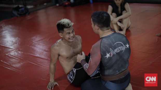 Adrian Mattheis dengan julukan Papua Badbo Adrian Mattheis dengan julukan Papua Badboy salah satu petarung MMA One Pride. Jakarta, Jumat, 6 Maret 2020. CNNIndonesia/Adhi Wicaksono.