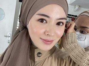 Cantiknya Ayana Moon Tampil dengan Gaya Hijab Indonesia Zaman Dulu